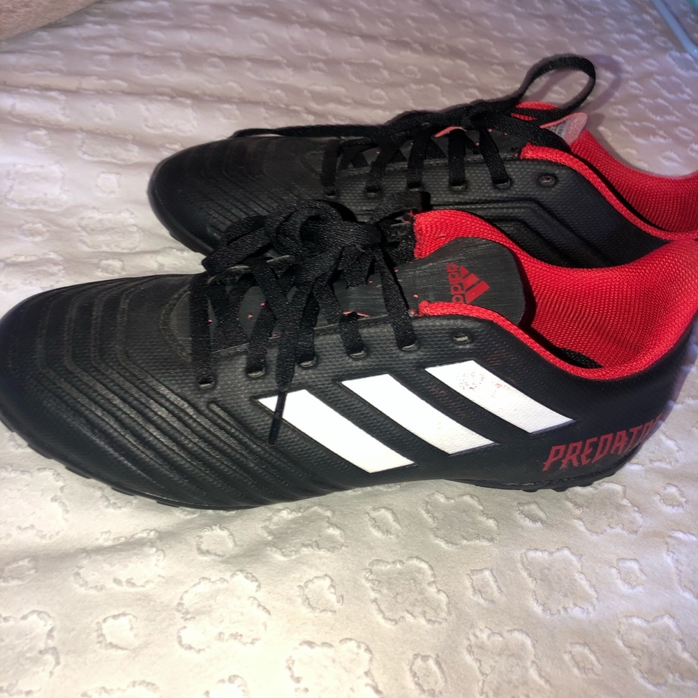 Indoor soccer cleats